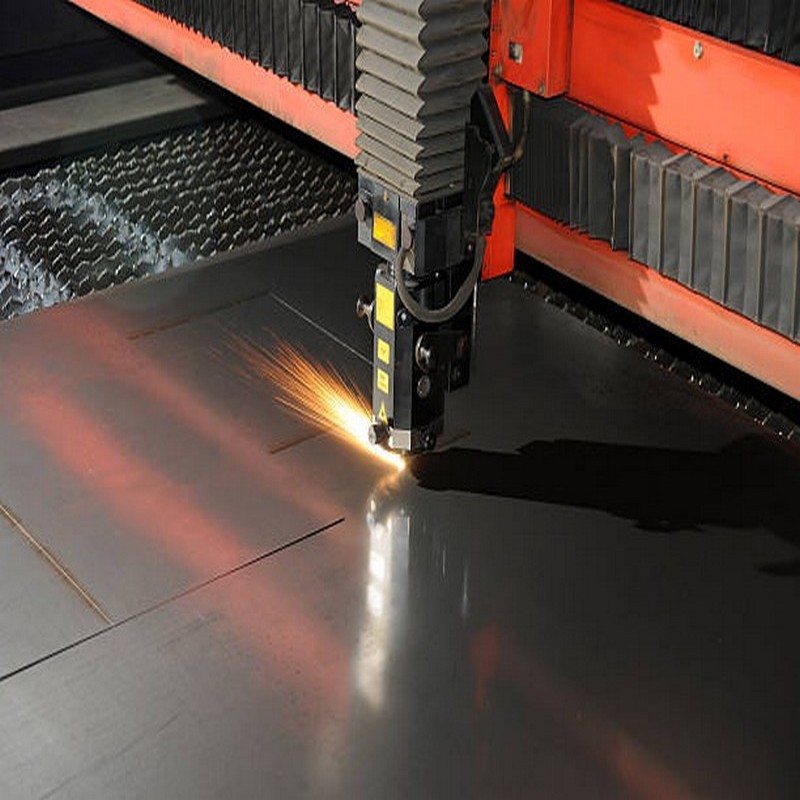 Corte a laser em aço carbono